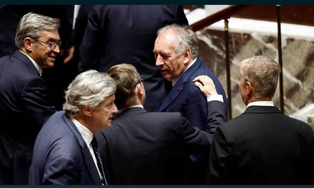 chute gouvernement Bayrou