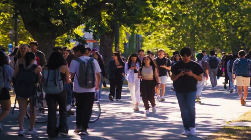 etudiants internationaux risquent expulsion visas canada