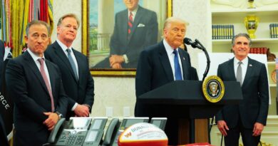 trump stade commanders